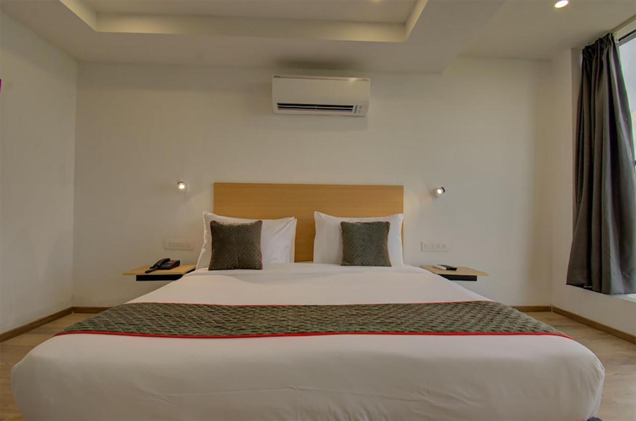 Shagun Hotel Vadodara Exterior foto