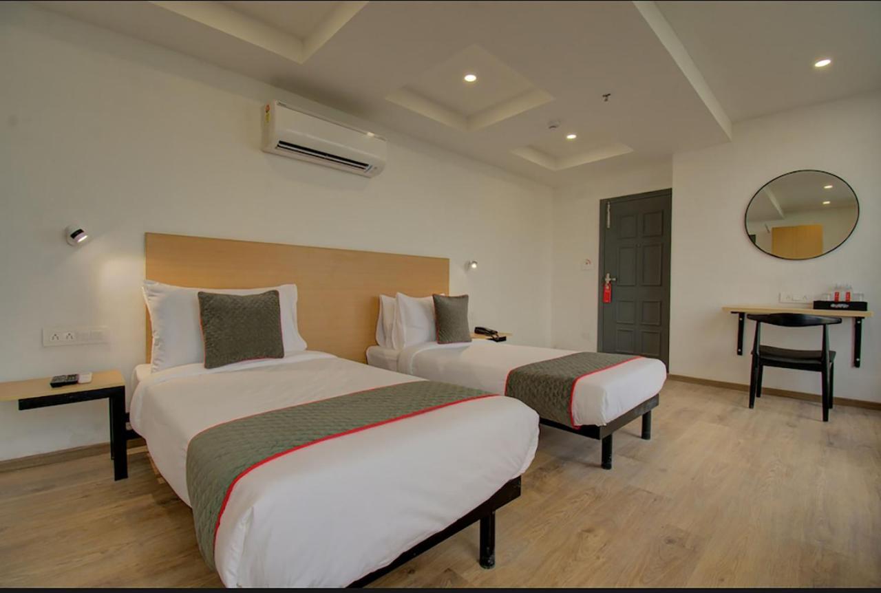 Shagun Hotel Vadodara Exterior foto